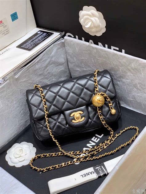 chanel 小金球|迷你經典包, 小羊皮與金色金屬, 黑 — 服飾名品.